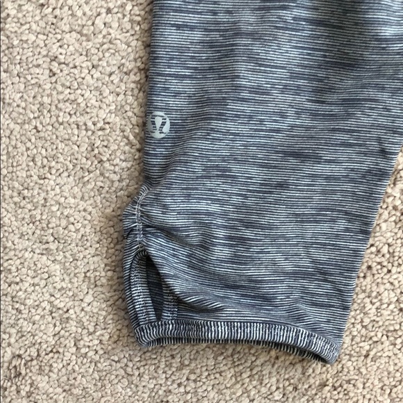 Lululemon crop with ruching - Picture 4 of 6